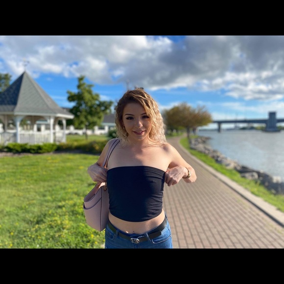 Meet your Posher, Jessica - Picture 1 of 1